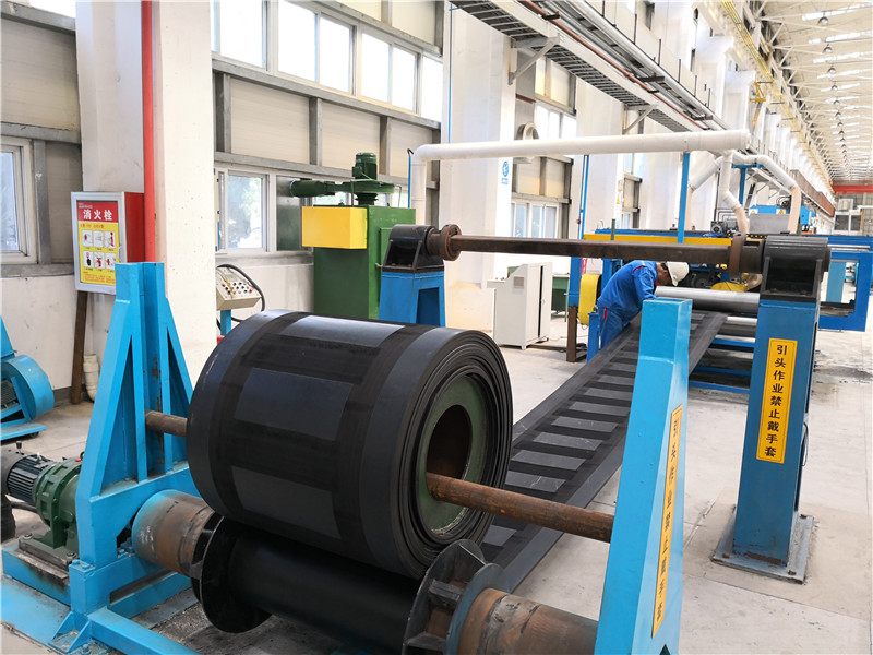 波形挡边输送带基带环保无烟打毛机